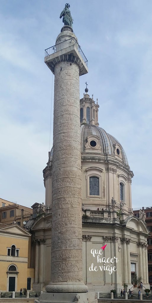 Otros de los lugares que visitar en Roma son el Foro de Trajano, la Columna de Trajano y la Basílica de Ulpia