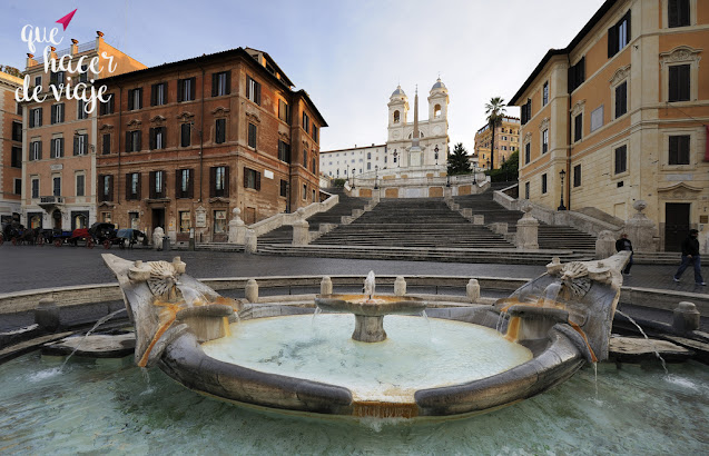 Fuente la Barcaccia en la Piazza di Spagna