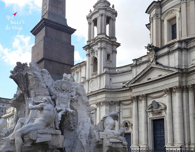 Fuente de los Cuatro Ríos e Iglesia de Santa Inés en Agonía