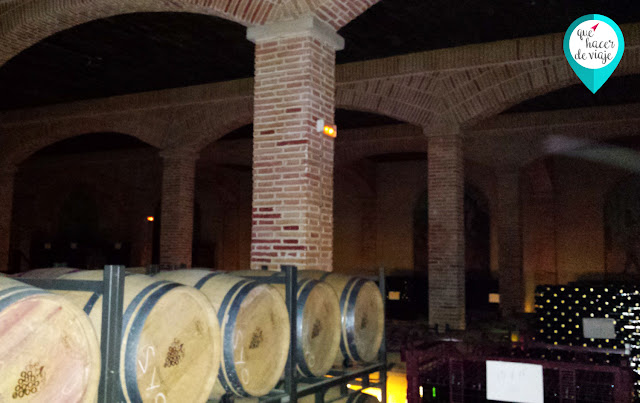 Barricas de Vino en las Bodegas Francisco Gómez