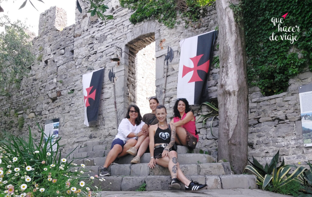 Entrada a la muralla del castillo de Vezio