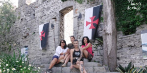 Entrada a la muralla del castillo de Vezio